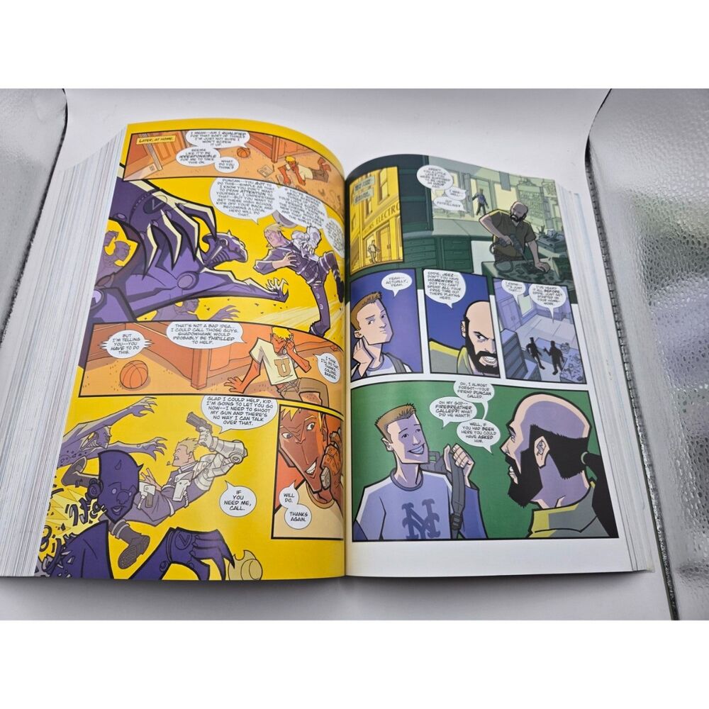 Invincible Compendium One by Robert Kirkman – Graphic Novel (Damaged) - Picture 12 of 13